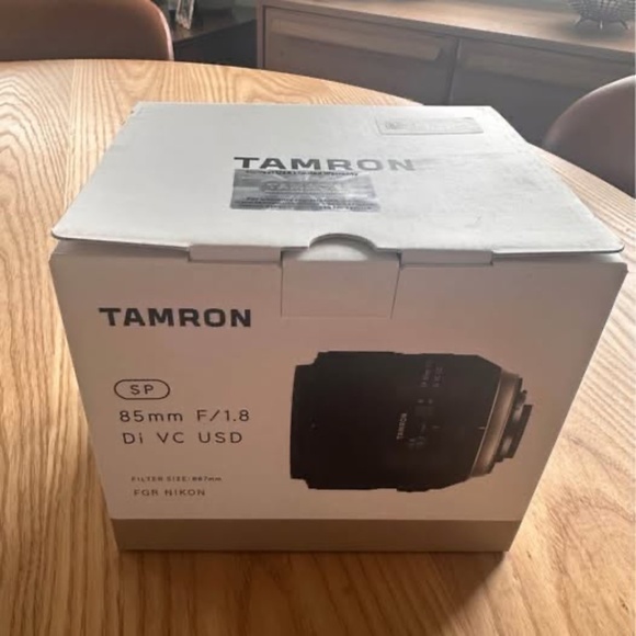 Tamron 85mm F/1.8 Di VC USD - Picture 1 of 5